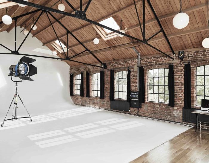 E_Venues's tweet image. Natural brickwork, exposed beams &amp;amp; high vaulted ceilings. With five interlinking studios &amp;amp; two secluded courtyards, this space has everything we look for in a creative venue! 🤤 Those beams though.

bit.ly/2m72IIL #creativespace #loftspace