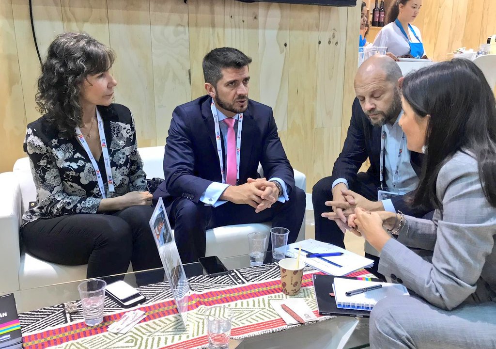 Continúan las actividades de los representantes de #Tucuman en <a href="/iftmparis/">IFTM</a> : <a href="/SebaGiobellina/">Sebastián Giobellina</a> junto a <a href="/guilloautino/">Guillermo Autino</a> de <a href="/tucumanbureau/">Tucuman Bureau</a> e Isabel Córdoba de <a href="/AHTArgentina/">AHT</a> mantuvieron una reunión con representante de  .<a href="/AirEuropa/">Air Europa</a> #PromocionTucTur