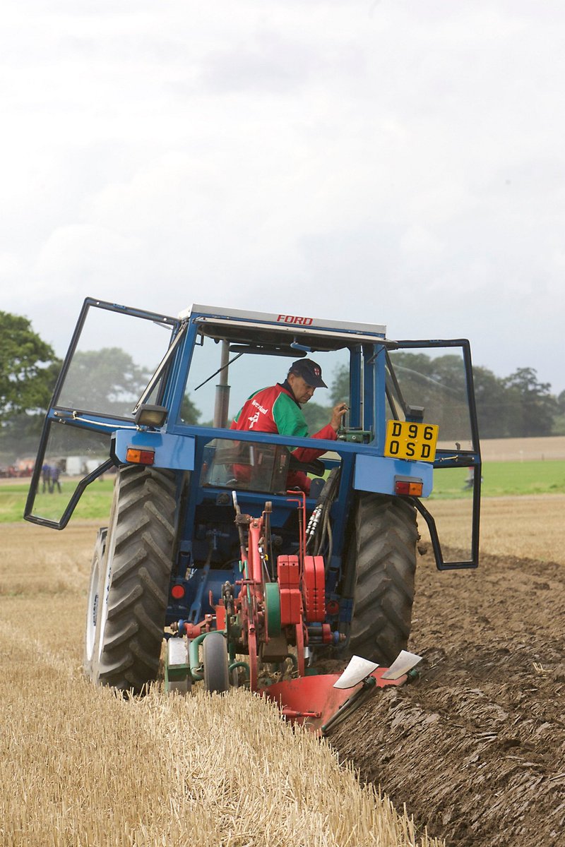 ploughmen_ltd's tweet photo. Who's ploughing at #BritishPloughing this year? Jonathan Lander from Gloucestershire will be ploughing in the World Style Conventional class.

British National Ploughing Championships &amp; Country Festival - 12th &amp; 13th October - Nocton, Lincolnshire. https://t.co/f3E4wVEogi