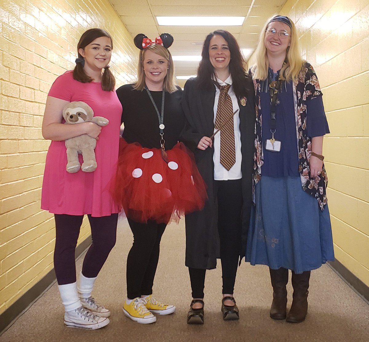 Alma_MrsMick's tweet photo. I 💚 my people. #ahshoco2k19 https://t.co/wMVBFJzzB3