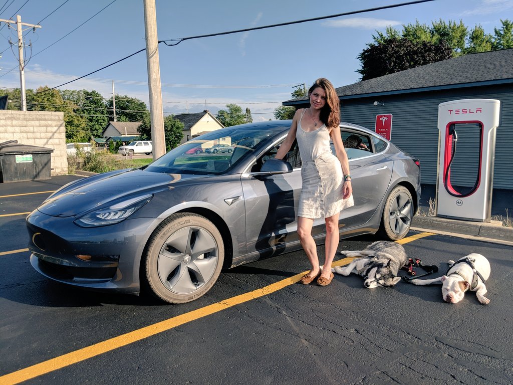 yanaonamission's tweet photo. On our #ZeroWaste tour of America. 

#ecofriendly #sustainability #planetearth #electricvehicle #standupfortheenvironment #tesla #teslamodels3 @Tesla @elonmusk https://t.co/QQ5DiN8m9H