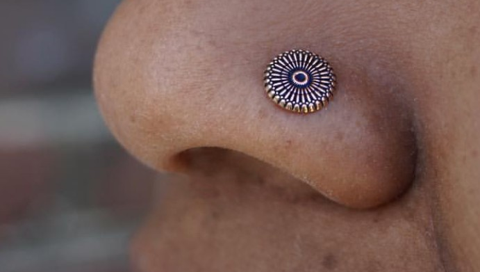 MayaJewelry's tweet photo. @tb_ink (IG) wearing the rose gold TOTEM end. Available in yellow, rose or white gold. Now with Titanium pins. 📸 @chiefpiercing (IG) Ask your local piercing studio for them.
.
#mayajewelry #gold #rosegold #goldjewelry #piercinginspo #bodypiercing #nosepiercing #safepiercing https://t.co/mcDsBfwinT