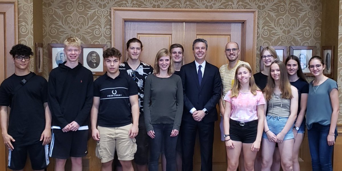 cliffling's tweet photo. Having a great time on our walking tour with our exchange students from our sister city, Hamm, Germany. Loved meeting the mayor and learning about Chattanooga. #SMMHSSoars #HCS_SocStudies https://t.co/UGk733A1p5