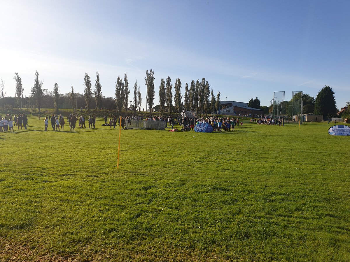 DCCTSuperSchool's tweet photo. The sunshine came out for Cross Country this afternoon! Fantastic effort from all runners, well done! 🏃‍♀️🏃‍♂️ https://t.co/5ftFSdntaf