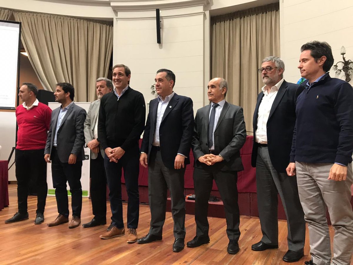 Participamos hoy de la entrega de impresoras 3D y de Kits de Robótica para escuelas y centros de formación de <a href="/BAProvincia/">Gobierno PBA</a> en <a href="/Senado_BA/">Senado BA</a> 
En este ciclo ya se entregaron 900 impresoras ¡Seguimos trabajando juntos para sumar herramientas a tu futuro laboral!