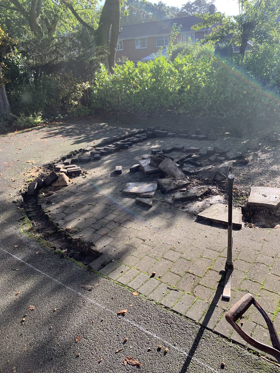 BayparkCons's tweet photo. Driveway extension completed in Lincoln today. Finished in @CEMEXUKAsphalt 6mm SMA. Onto another driveway tomorrow while the weathers nice ☀️ #tarmac #driveway https://t.co/5h3v4BAwc5