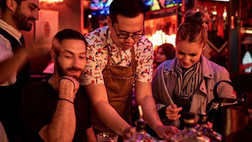 DiegoCabreraBar's tweet photo. Cómo lo pasamos en el Guest Bartending de #HopeAndSesame que tuvimos en #SalmonGuru 😀👌 https://t.co/zhd2EnJpow