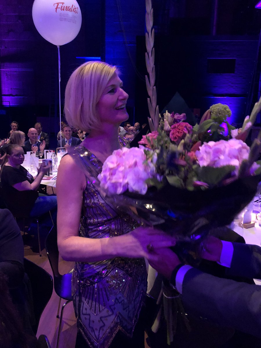 ccma_nl's tweet photo. Onze voorzitter stopt er na bijna 3 jaar mee. Daar hoort een bloemetje bij. Bedankt Ingrid! https://t.co/8zoGv5bFhd