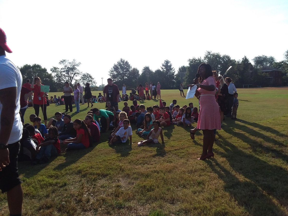 APSsaferoutes's tweet photo. Happy #APSWalk2School Day from @APSDrew, @APSVirginia's newest STEAM school. To compare the # of students who walked, biked, or rolled & use our STEAM skills, we made a HUMAN BAR GRAPH! Walkers came out on top, then bus then bike. Thanks @ArlingtonVaFD for capturing our data! https://t.co/ZepmvSch4D
