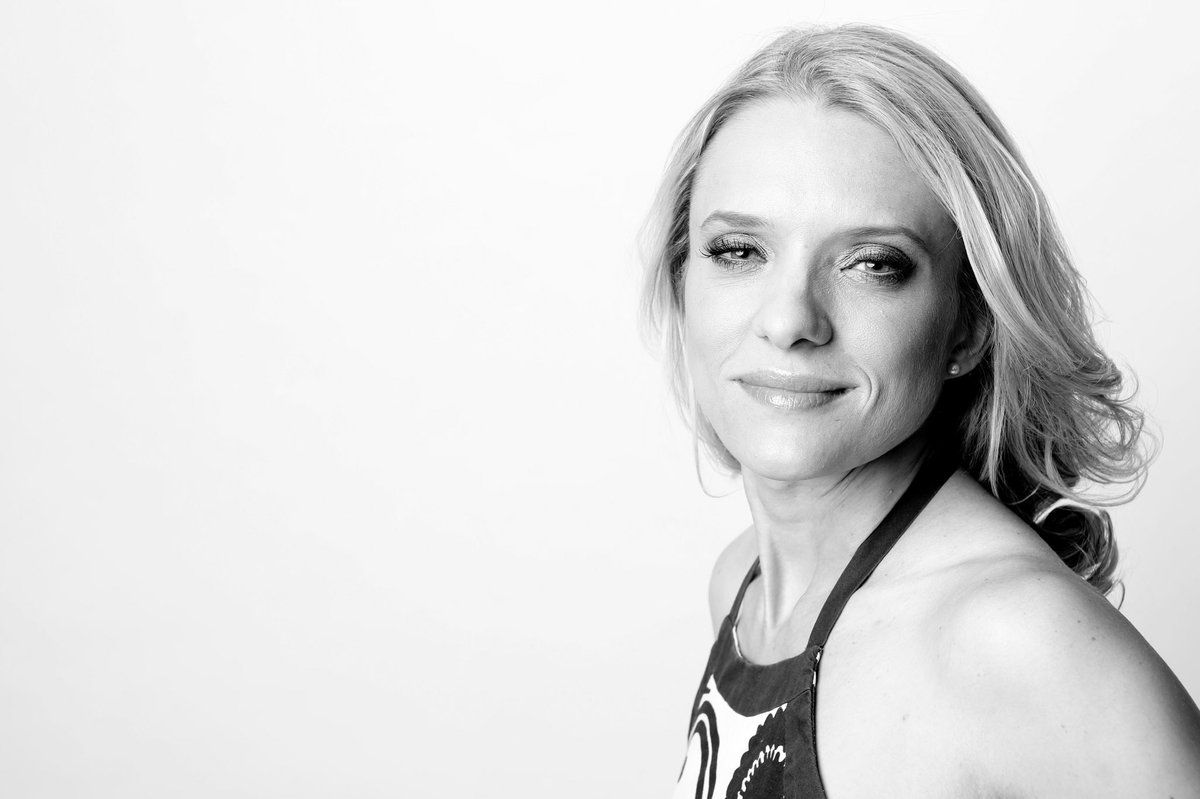 Beautiful songs (#Copland’s Poems of Emily Dickinson) <a href="/MaggieCsoprano/">Maggie Cooper</a> with  Daniela Ironside #livepainting 
 Inspired by women's love ❤️life and dreams

 #Dring #McDowall #Schumann #Sondheim 🎶 
👉 Portrait of a Woman #SundayMusic #clapham OCT 6
 Tickets omnibus-clapham.org