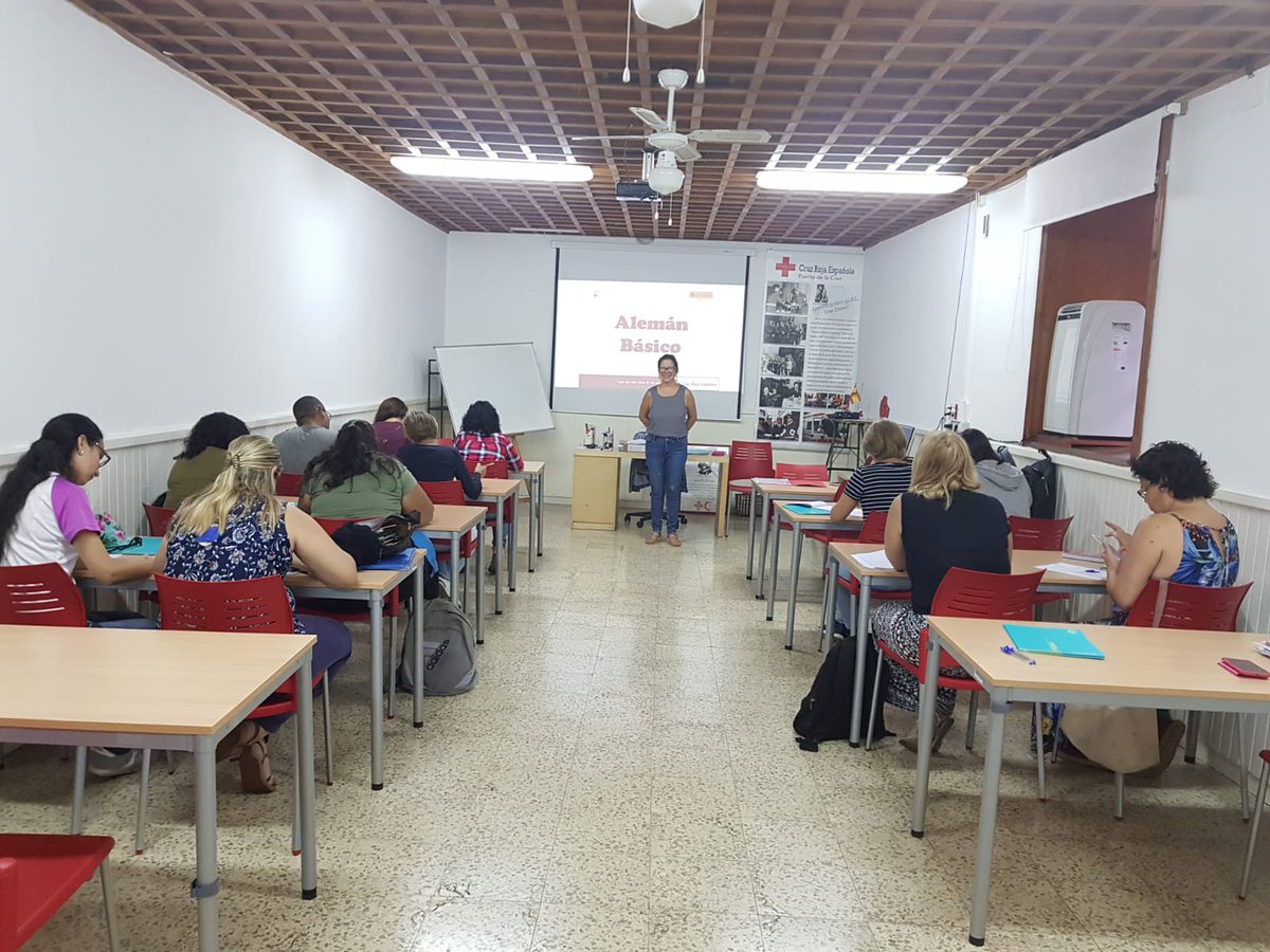 CruzRojaProvTfe's tweet photo. En esta semana ha dado comienzo la acción formativa Alemán Básico dirigida a mejorar la empleabilidad de los participantes del Proyecto Emplea Redes 2019, proyecto financiado por el Ministerio de Sanidad,consumo y bienestar social. 
#CruzRojaTenerife #ACValleOrotava #EmpleaRedes https://t.co/yXbWtlytOW