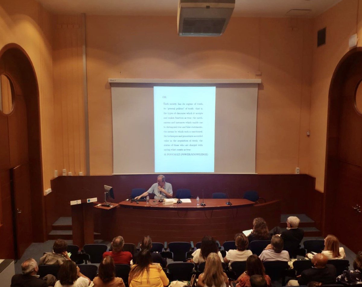 UniBarcelona's tweet photo. La inauguració ha anat a càrrec de la degana de la Facultat @EducacioUB, Roser Boix; el director de l'@idp_iceub, @xtriado, i per @JoaquimPrats, director del #IXSIMPOSIODCS 

👉https://t.co/tjkxmem2a8 https://t.co/HBMITUNE3Q