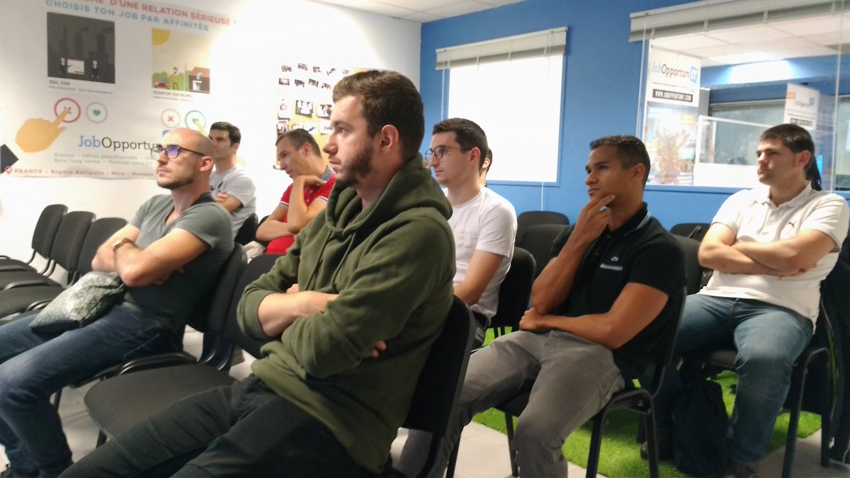 JobOpportunIT_'s tweet image. C&apos;est parti pour le #Meetup #DevWebCA 😊

Bienvenue à tous dans le groupe pour cette 1ère édition, que vous soyez étudiant, développeur ou non-technique 💻

#SophiaAntipolis #DeveloppementWeb #PHP #JavaScript #FierdEtreSponsor