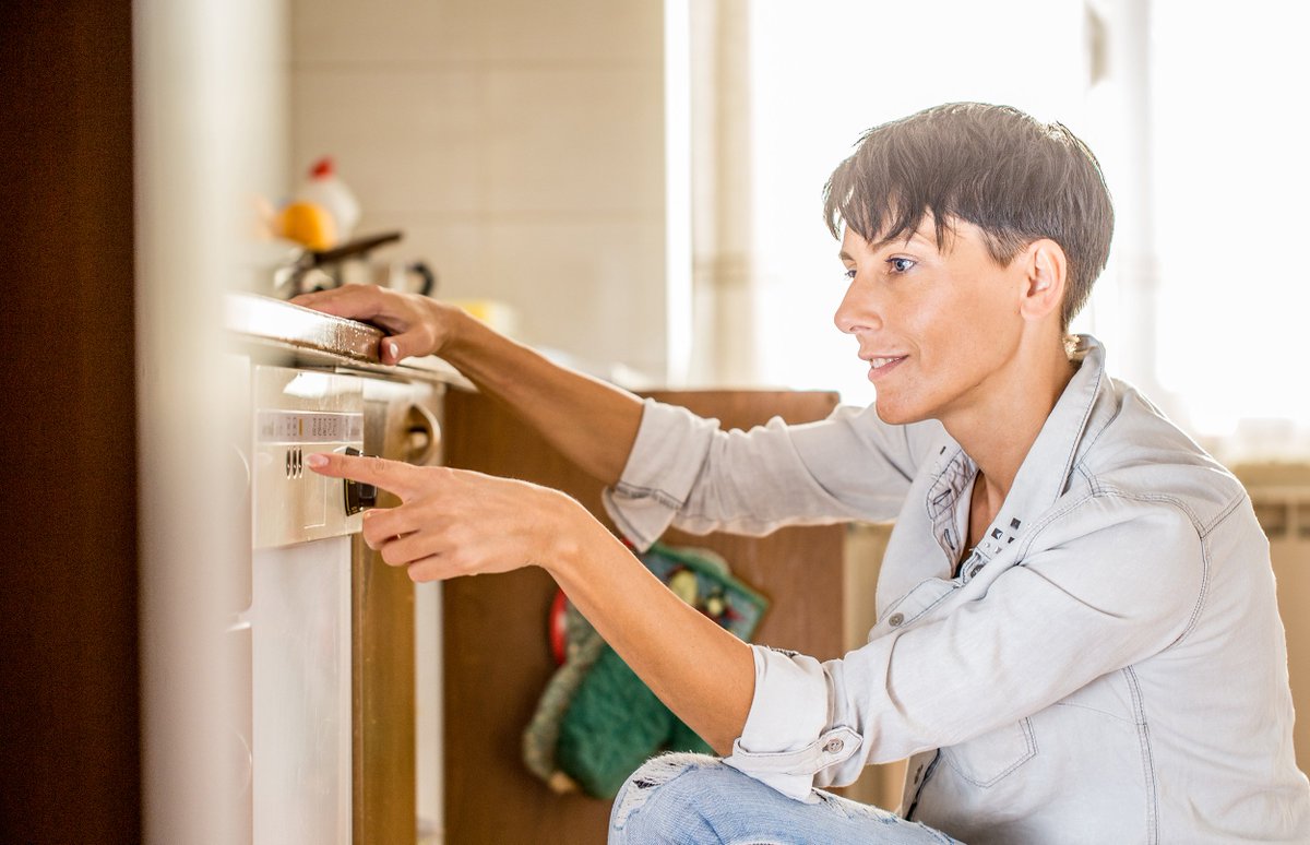 apsFYI's tweet photo. It’s Energy Efficiency Day 2019! Celebrate by saving money with simple actions, like skipping the heat dry option on your dishwasher. @EEDay2019 has more ways to save: https://t.co/ZGLxEsfTMc #EEDay2019 https://t.co/aWXecJWFTI