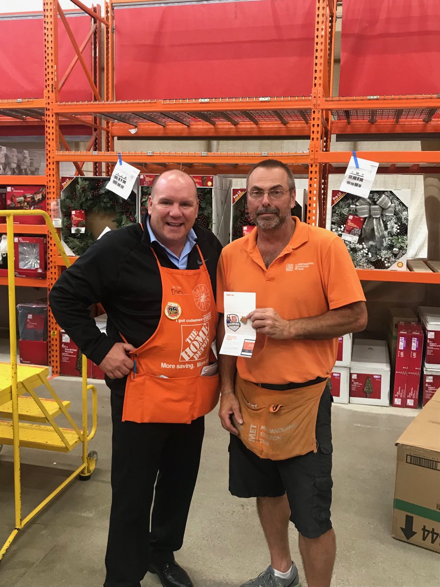 Dan Rubito from Team 2401 receiving his “Diamond Award”. Thank You for all that you do Dan! ⁦<a href="/JCHomeDepot/">John Carr</a>⁩ ⁦<a href="/rodick_annette/">Annette Rodick</a>⁩ ⁦<a href="/HJGelston/">Heather</a>⁩