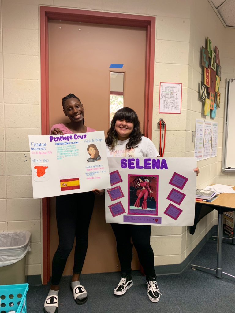mslambarria's tweet photo. En mi clase, los estudiantes celebran el mes de la Herencia Hispana que se lleva a cabo del 15 de Septiembre al 15 de Octubre 🥳🎉 #kleinintermediate #kleinisd https://t.co/ofu1FYPDLb