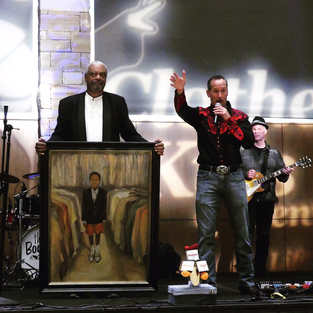 ClothesToKids's tweet photo. We raised $267K+ at the #bluejeanbash - our most successful yet! Special thanks to @debtakahara for serving as our emcee for the evening and Darrell Anderson for his "Ready To Go" painting, which raised $5K! Event videos and photos: https://t.co/UmIId92jdJ https://t.co/VgEID8jPFA