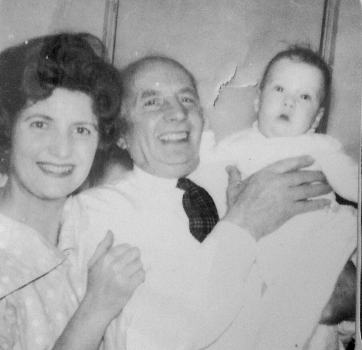milanalau's tweet photo. #SomehowILostTrackOf time. Where did it go? Generations of it. https://t.co/5zK1tMcvSt