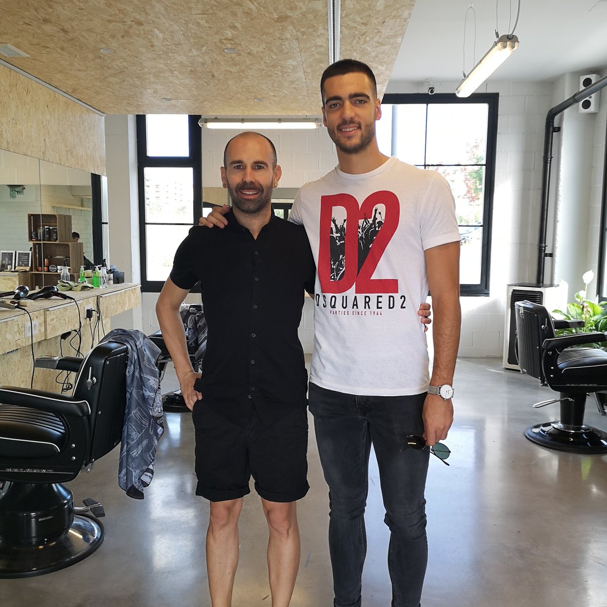 javi_tximak's tweet photo. Simplemente Don Mikel Merino, ejemplo #humildad #clase #amabilidad #educacion #sencillez #pedrigree #gentleman https://t.co/z2I5KuF27V