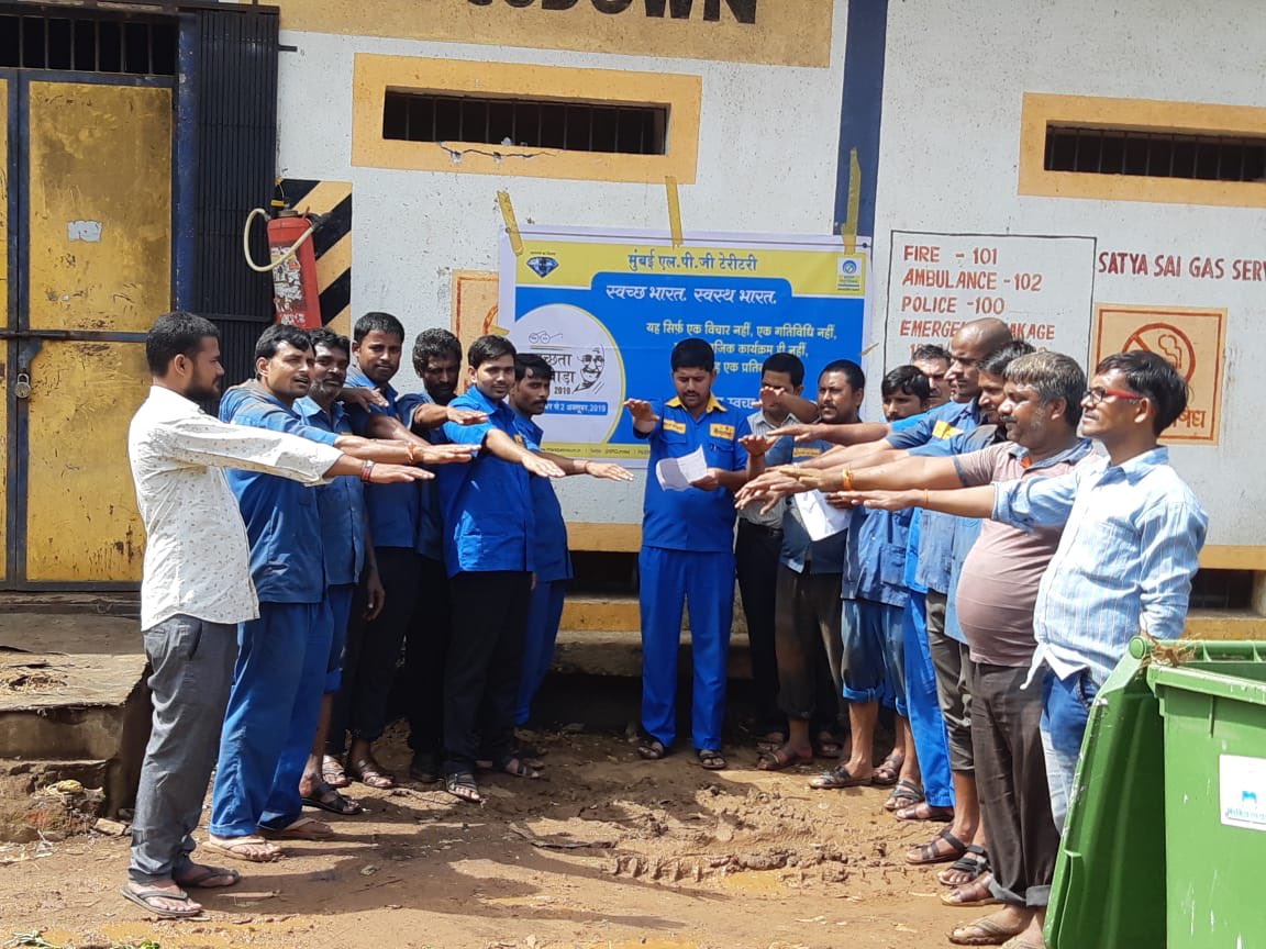OmVinayakgas1's tweet photo. "Swachhta Hi Sewa campaing"
We at omvinayak gas service at our Arey Godown 
Swachhta  pledge,Plantation and was done 
 by all deliveryman.staff.mechanic #Bharatgas #BharatPetroleum #GoGreen #BPCL #SwachhBharatAbhiyaan https://t.co/k6lEllXYGQ