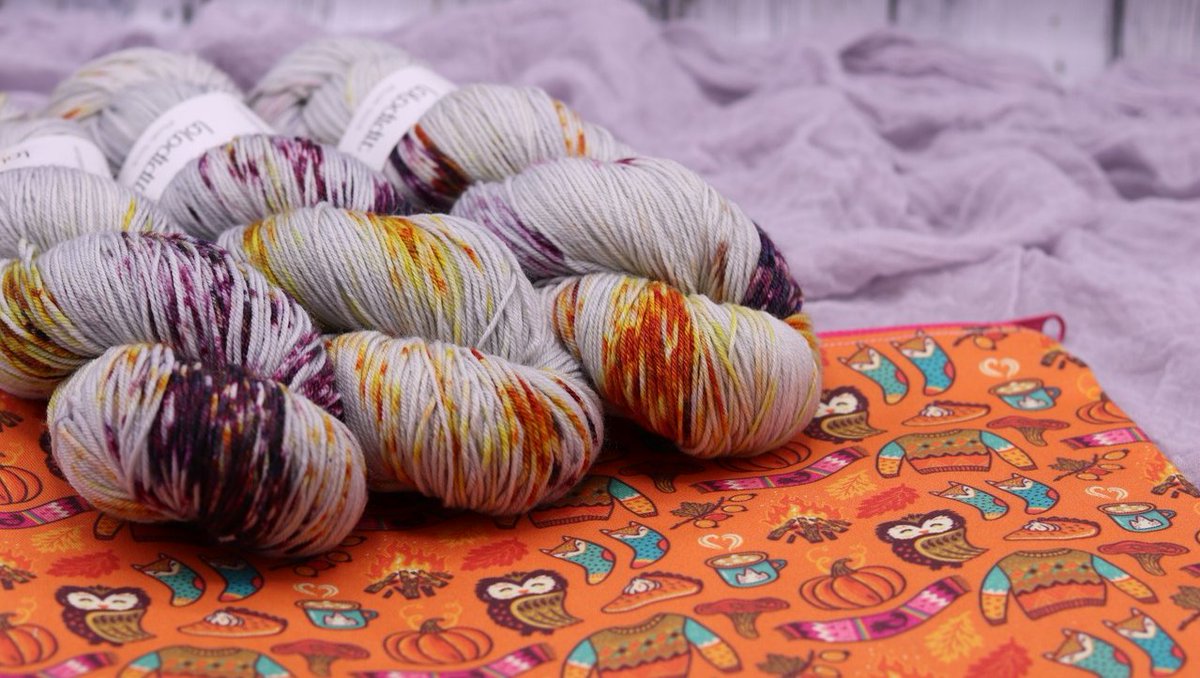 _lolodidit's tweet photo. ALL NEW Hippo for Fall!! This is a brand new recipe for 2019! Shown here with our large sized Cozy Autumn project bag.
#lolodidit #hippoforfall #itspumpkinseason #goodgourd #fallknitting #itsfallyall #fallknits #cozyknits #yarn #indiedyer #knit #knitting #knittingaddict https://t.co/Ir2gnEezhr