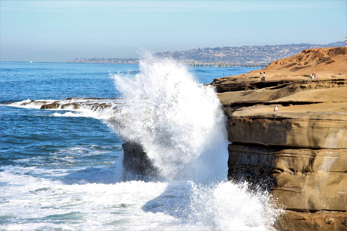 Scott Sheehy sends in this splashing pic of the day from Sunset Cliffs.  Send in your pic of the day it's easy!  I love the ones with kids, colors, art, birds, people, smiles and fun.  fox5sandiego.com/2015/05/07/sen…