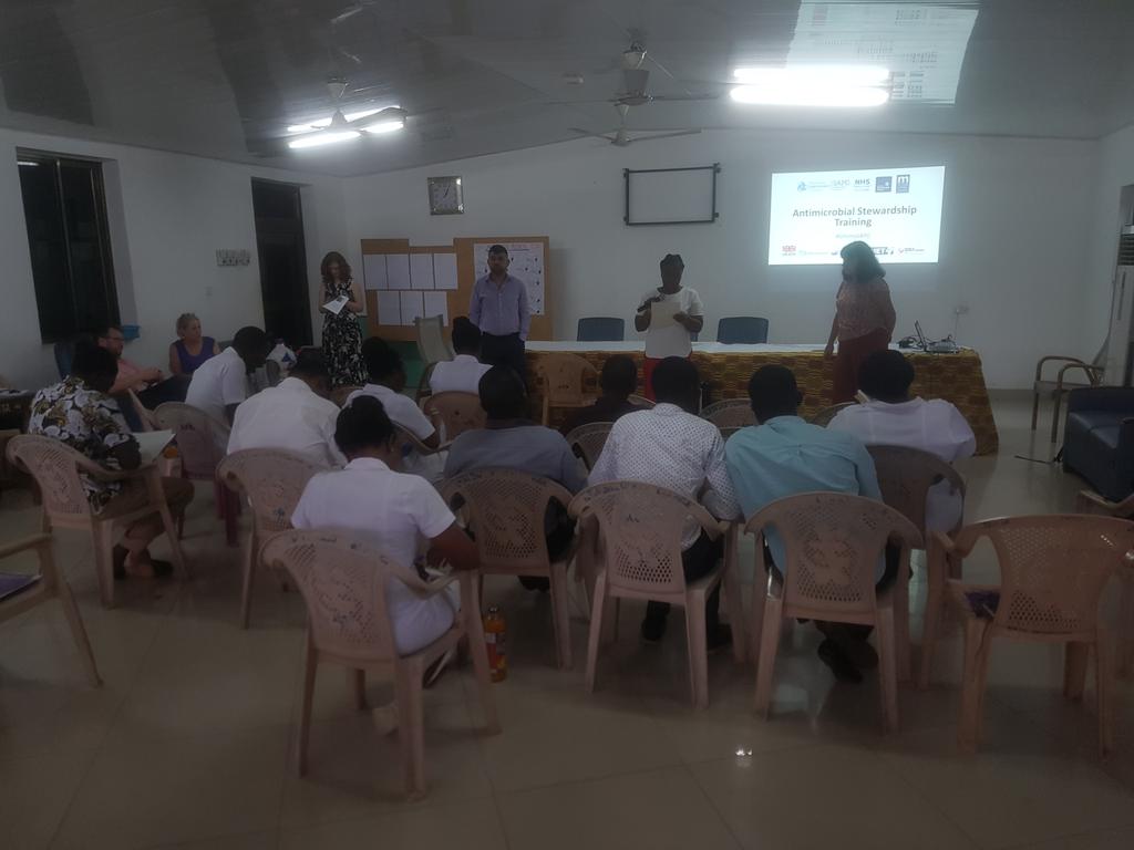 dr_essah's tweet photo. #AntimicrobialStewardship training on going.Role play session. Very engaging 👍🏽.
#GhanaSAPG @SAPGAbx 
@jacquisneddons @Frankerr1F @ElaineCmrn @TheChange_X @jacquisneddons @Amanjkurdi6  @RachelClaireMcK https://t.co/C2CdqQTY1O