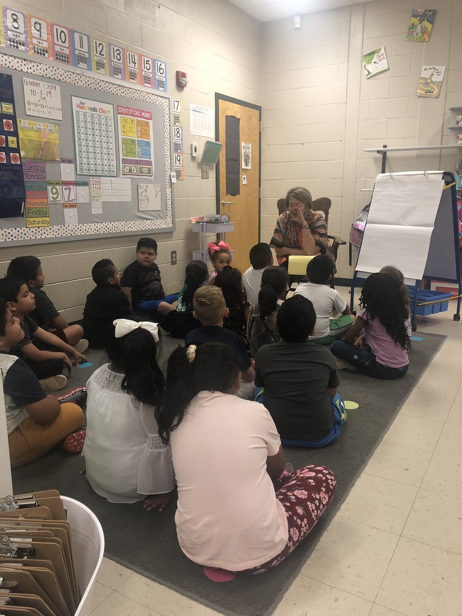MsAusbornICoach's tweet photo. Learning with Rhonda Hayes about reading workshop with these great readers in Hall County today! #literacyforHall  @GrowingRdrsGA @rhayes_hayes https://t.co/jua8EKpNbV