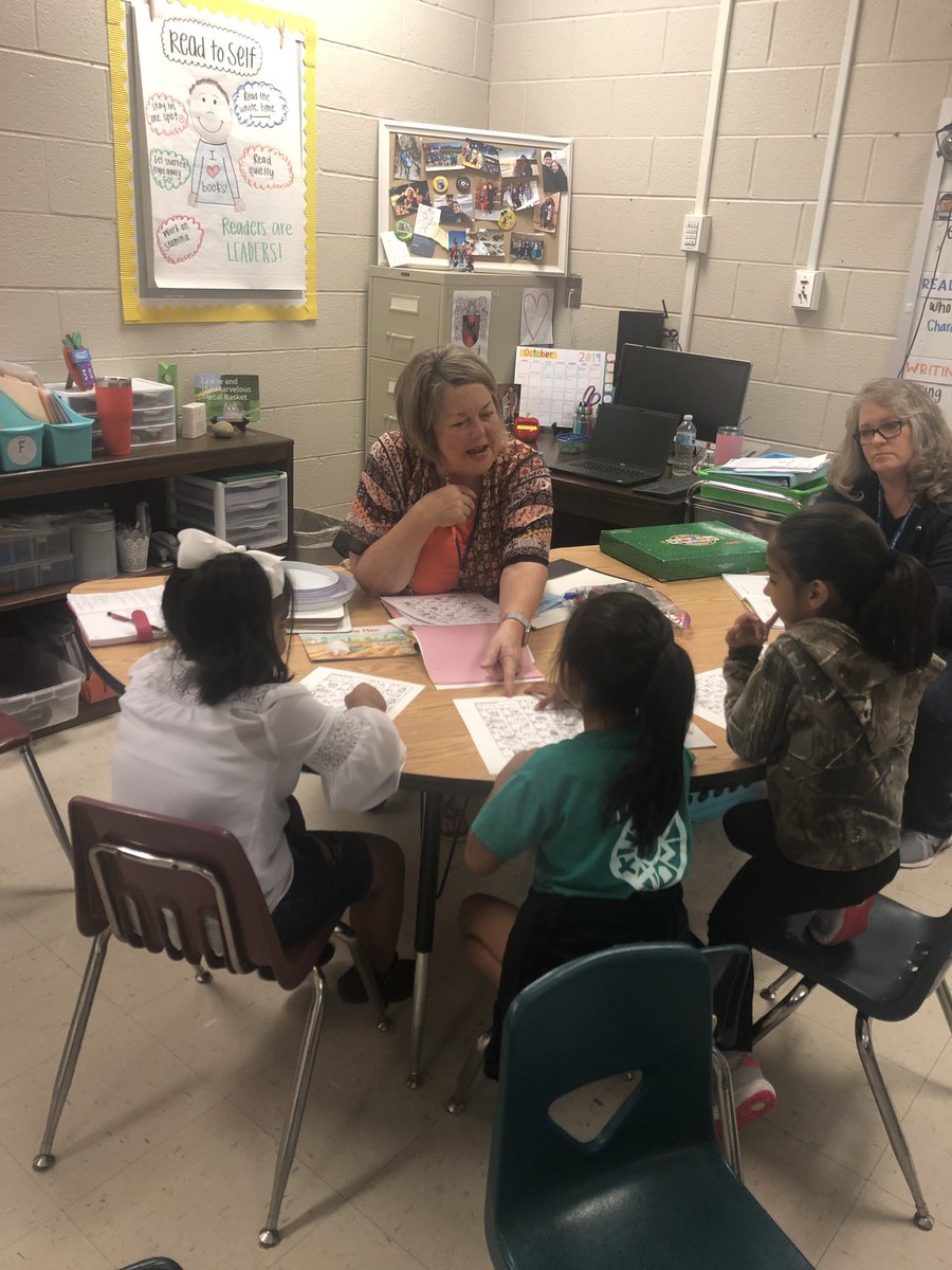 MsAusbornICoach's tweet photo. Learning with Rhonda Hayes about reading workshop with these great readers in Hall County today! #literacyforHall  @GrowingRdrsGA @rhayes_hayes https://t.co/jua8EKpNbV