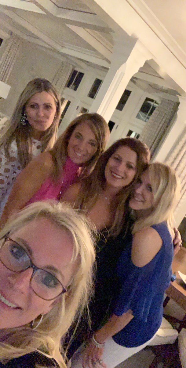 An amazing time with amazing friends ♥️#stressfracture #friends #girlsnightin #matchingboots #runningkills