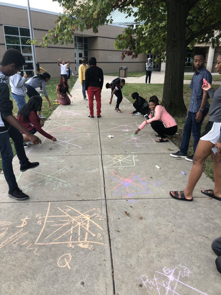 Simsy716's tweet photo. Supply and Demand with sidewalk chalk! And you thought Econ was boring!! #pikehighschool https://t.co/PZWI5IeVzC