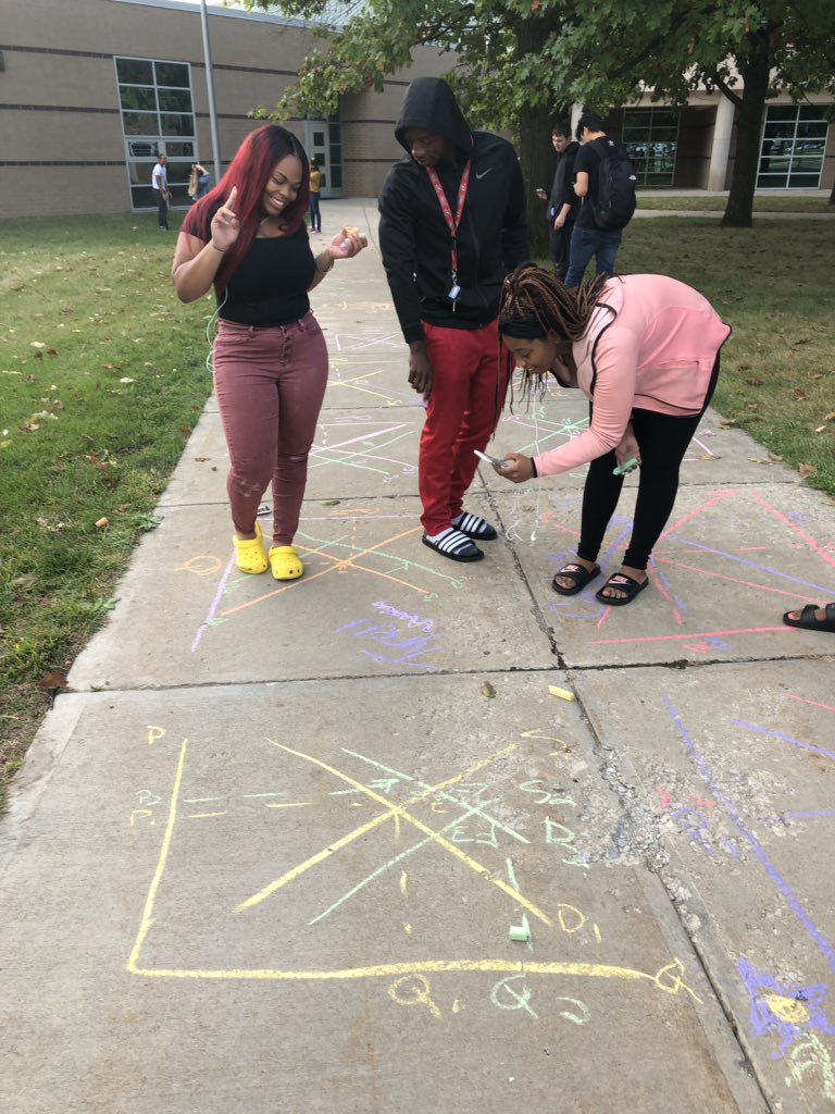 Simsy716's tweet photo. Supply and Demand with sidewalk chalk! And you thought Econ was boring!! #pikehighschool https://t.co/PZWI5IeVzC