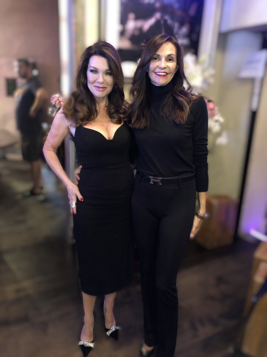 GZSur's tweet photo. My Power Ladies 👑👑❤️❤️❤️❤️ Filming season 8 intro @LisaVanderpump @NathSUR @SurRestaurant @VanderpumpRules @BravoTV @VogueParis @BritishVogue #vanderpumprules https://t.co/zkdGa4UXGw