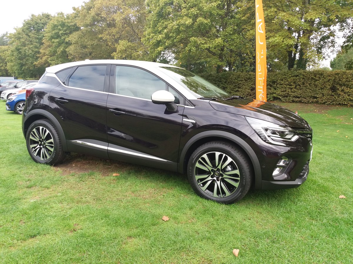GlassRobRedman's tweet photo. In France today to drive the next Renault Captur and find out about their plans for future mobility. @renault_uk @GlassGuide @autovista_group https://t.co/SOrRrluVfH