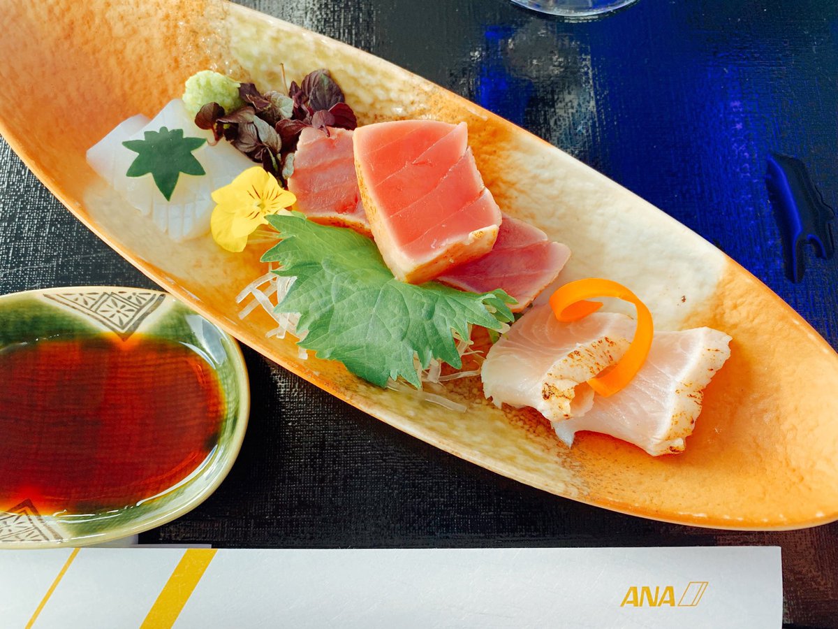 kuroboshi_ana1's tweet photo. ANAエアバスA380 フライング・ホヌ ✈️🐢
ファーストクラス・機内食🍽⑫
お造り
ハワイ産 鮪炙り
ハワイ産 かんぱち炙り
煽り烏賊
#みんな大好きana
#ファーストクラス
#anaファーストクラス
#firstclass
#anafirstclass
#フライングホヌ
#flyinghonu
#ja382a
#空飛ぶウミガメ
#機内食
#inflightmeal https://t.co/9LHY0Gm0j5