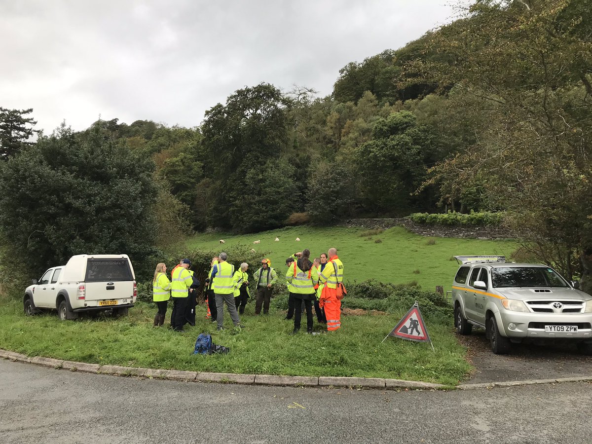 Demonstrating electrical weed control in Snowdonia National Park this week, <a href="/RootWave/">RootWave | Zaps Weeds | Zero Chemicals</a> kills weeds without chemicals.
<a href="/visitsnowdonia/">Snowdonia National Park</a> <a href="/visitwales/">Visit Wales 🏴󠁧󠁢󠁷󠁬󠁳󠁿</a> @visit_snowdonia @HighwaysEngland #ZapsWeedsZeroChemicals