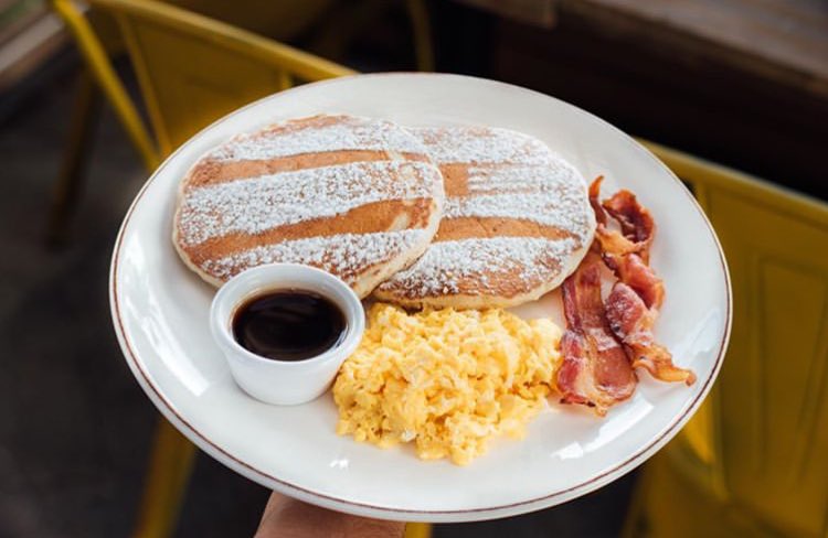 scorycafe's tweet photo. ¡Pancakes all the way! 🥞🥓🍳 ¡Te esperamos para desayunar! --- #pancakes #eggs #bacon #desayuno #breakfast #yummie #morning #sunshine #scorylovers #santiago #cibao #ciudadcorazon #republicadominicana #rd https://t.co/xLjMImIbBX