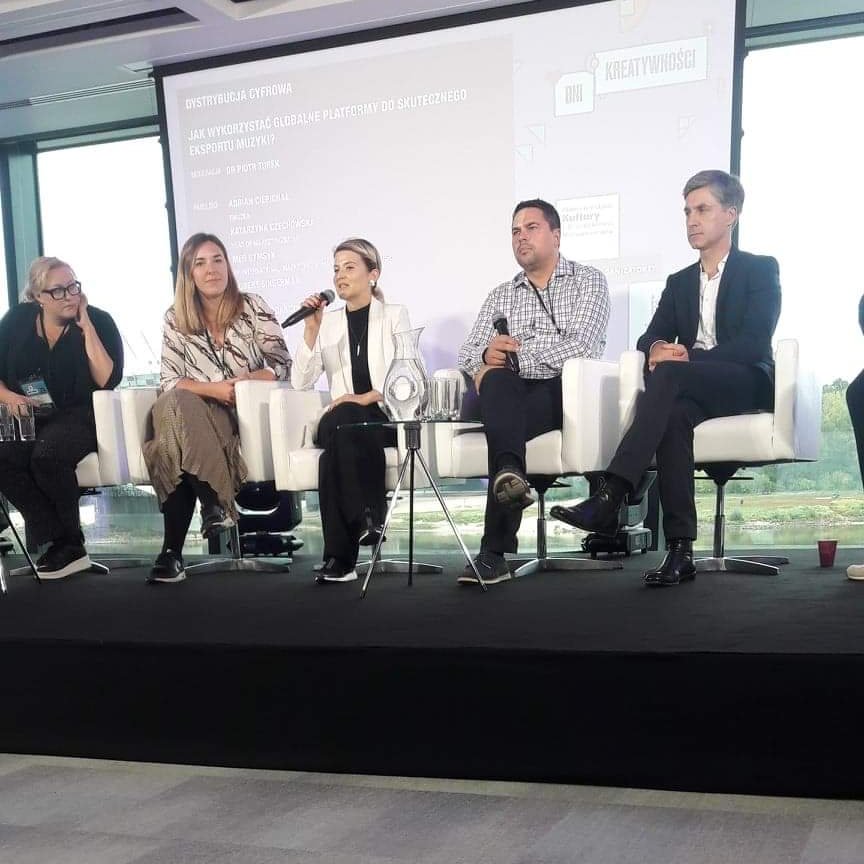 NCK_PL's tweet photo. Dystrybucja cyfrowa - jak, dla kogo i czy warto? Trwa kolejny panel na #MusicExportConference! #nckultury @MKiDN_GOV_PL @RWisniewski_NCK #DniKreatywności https://t.co/ldCFUJdjVS