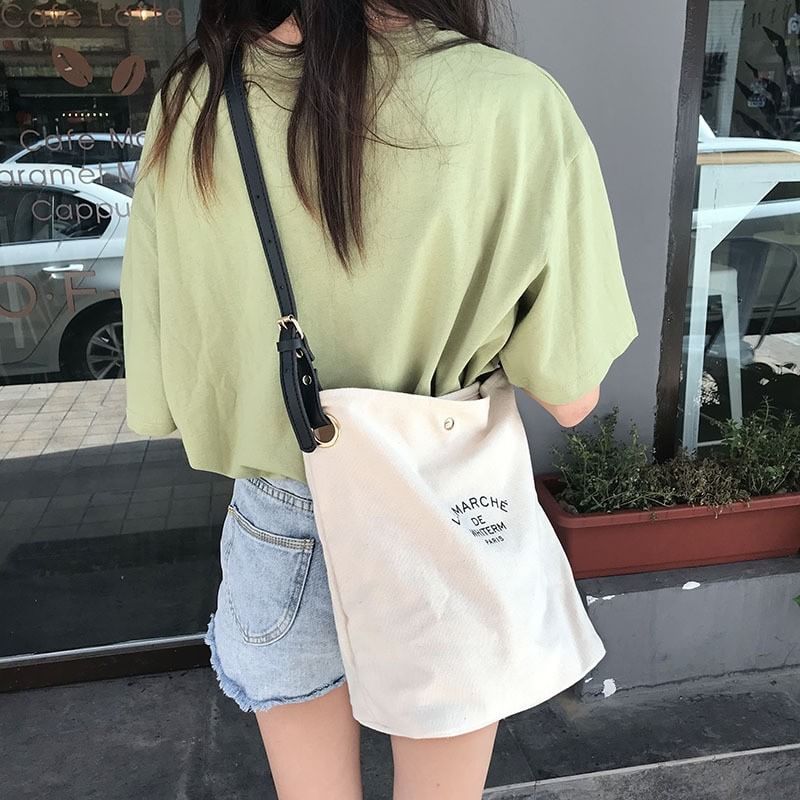 ShopByDao's tweet photo. #พร้อมส่ง #กระเป๋าสะพายข้าง 
LEMARCHE กระเป๋าผ้าแคนวาสสะพายข้าง เซท 2 ชิ้น แถมฟรี กระเป๋าใส่เหรียญใบเล็ก
🍑149.-฿

ขนาด
- กว้าง 21CM.
- สุง 34CM.
- หนา 14CM.
- สายยาวสะพาย หนัง PU
- วัสดุหลัก ผ้า
- มี 2 สี : สายดำ / สายน้ำตาล https://t.co/EdehWOzNXU