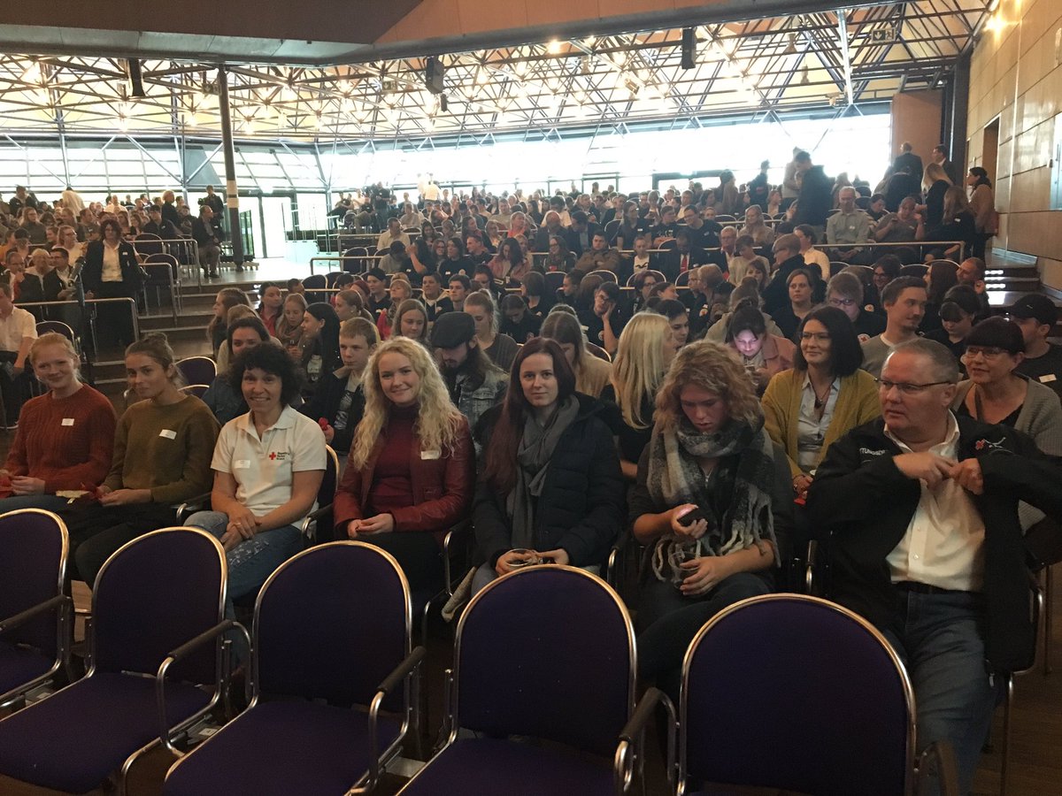 brk_ndsob's tweet photo. 10. STARTTAG IM BRK - WIR WAREN DABEI!

„Ein wahres Fest“, das konnte man von unseren Teilnehmern am diesjährigen Starttag im BRK, in Fürth hören. Eine Veranstaltung der Superlative. Wir durften die Gemeinschaft der Rotkreuzfamilie erleben, DANKE

#starttag #brk #drk https://t.co/ZeALso07H4