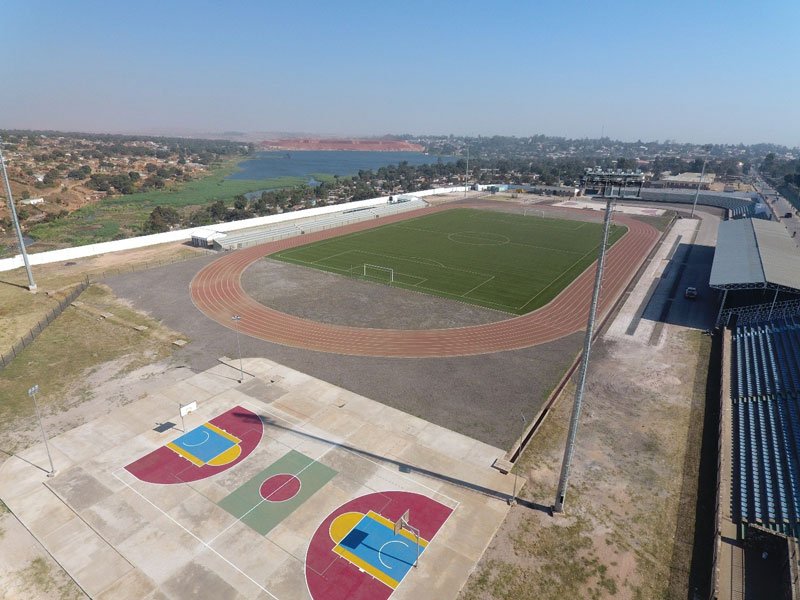 GroupeForrest's tweet photo. #VuDuCiel A Kolwezi, la rénovation spectaculaire du stade #Diur au 💚 de la commune Manika. 
Le gazon artificiel du terrain de foot est certifié Fifa® Quality. @LualabaDu
https://t.co/T8l2U4bA03 https://t.co/rbUQ7nrLbZ