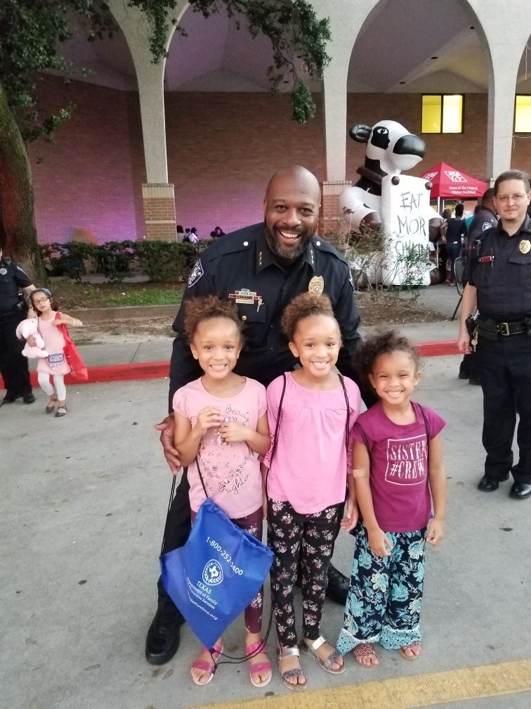 SISDBuildingOps's tweet photo. National Night Out last night at Westfield High school! Thank you Spring ISD Police Officers for all you do! Also a thank you to our Custodians for all your hard work keeping the event clean! #loveourteam @SpringISD @Spring_ISD_PD https://t.co/CiivGrWFFe