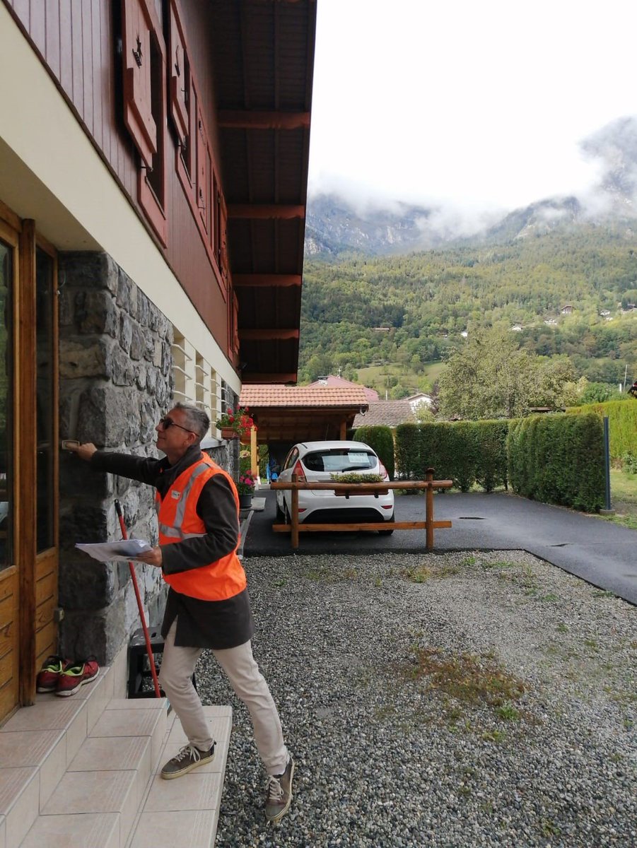 Des gaziers  <a href="/Nico_dups/">Nicolas DUPUY</a> acteurs de la transformation à la rencontre de nos futurs clients dans la Vallée de l'Arve 🏔️ une de nos zones prioritaires qualité de l'air en région #GRDSudEst, on parle du gaz comme d'une énergie attractive et d'avenir #TransitionEnergetique