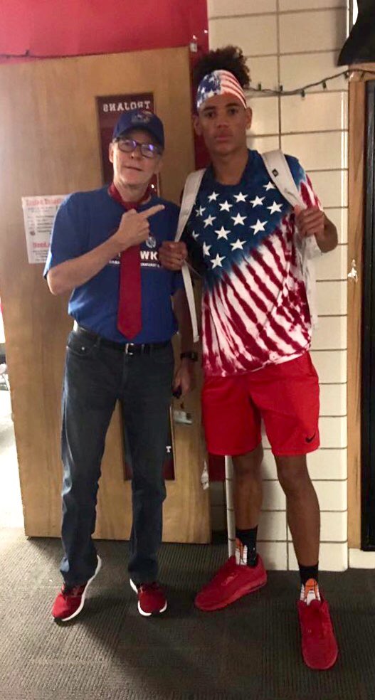 phhsseniorexec's tweet photo. Dr. Collins and your Quarterback are ready for HOCO! ๐บ๐ธ
#NASAday #toHOCOandbeyond https://t.co/0gYZJISLGB