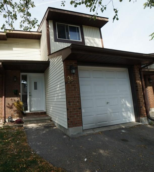 RemaxAbsolute_'s tweet photo. The #ListingOfTheDay is this 3 bedroom, 2 bathroom, 1 attached garage townhouse at an affordable price. 

For more info visit: https://t.co/ILHRiy9feA…/otta…/98-stokes-crescent/1170178
Listing Agent: Ben Duguleanu https://t.co/1uoKjZCwGi