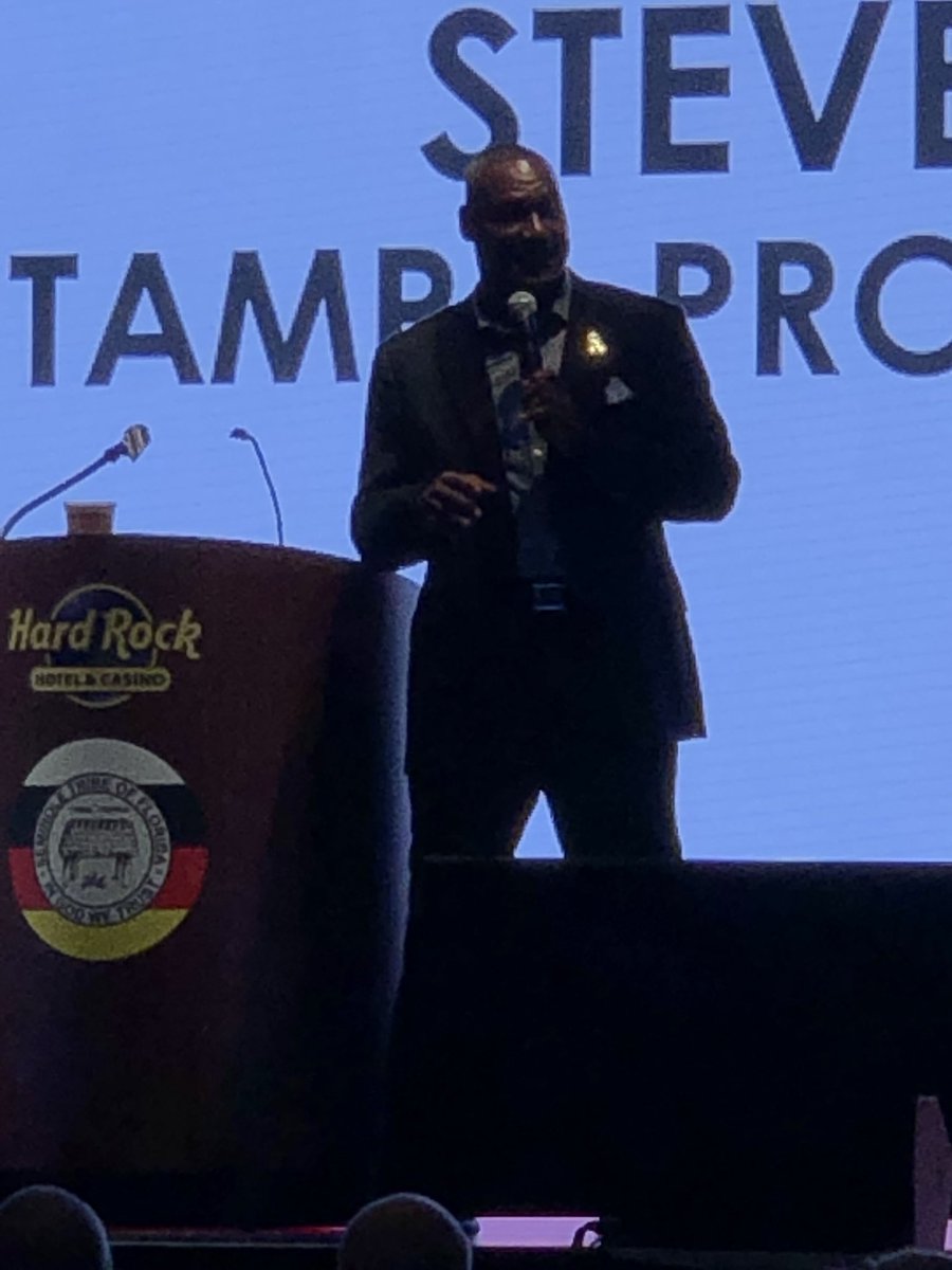 Say what!!! Who doesn’t like to start the morning with the great <a href="/DBrooks55/">Derrick Brooks</a> #greatness #seminolehardrock #grandopening #WEROCK