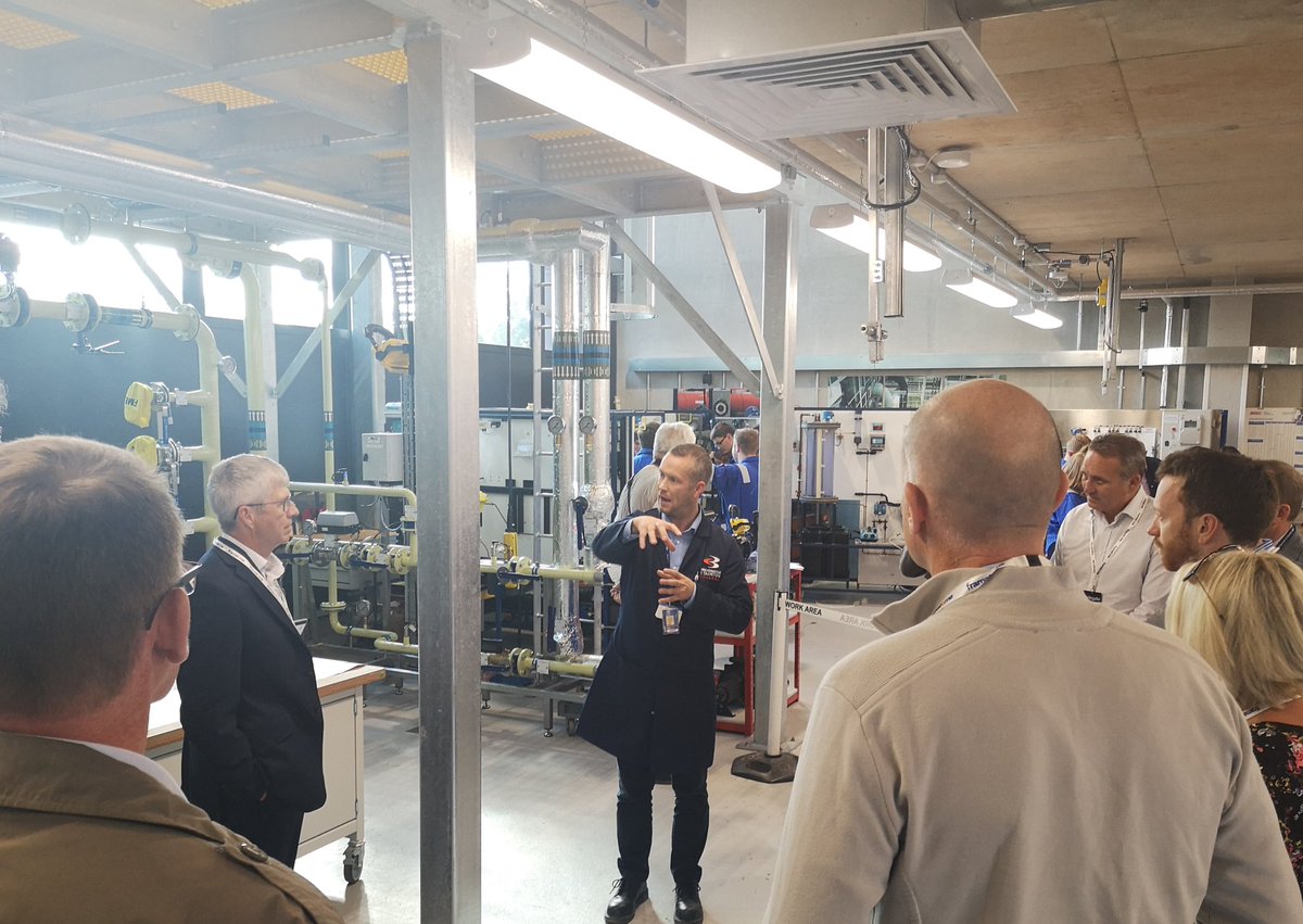 investbrisbath's tweet photo. Paul Goss of @NCFNuclear demonstrating the college's #flowrig to recent arrivals from the @edfehinkleyc tours that are part of the @NuclearSW #showcase today - #VR & #simulation are the next stops https://t.co/MtkDbQ2vf0