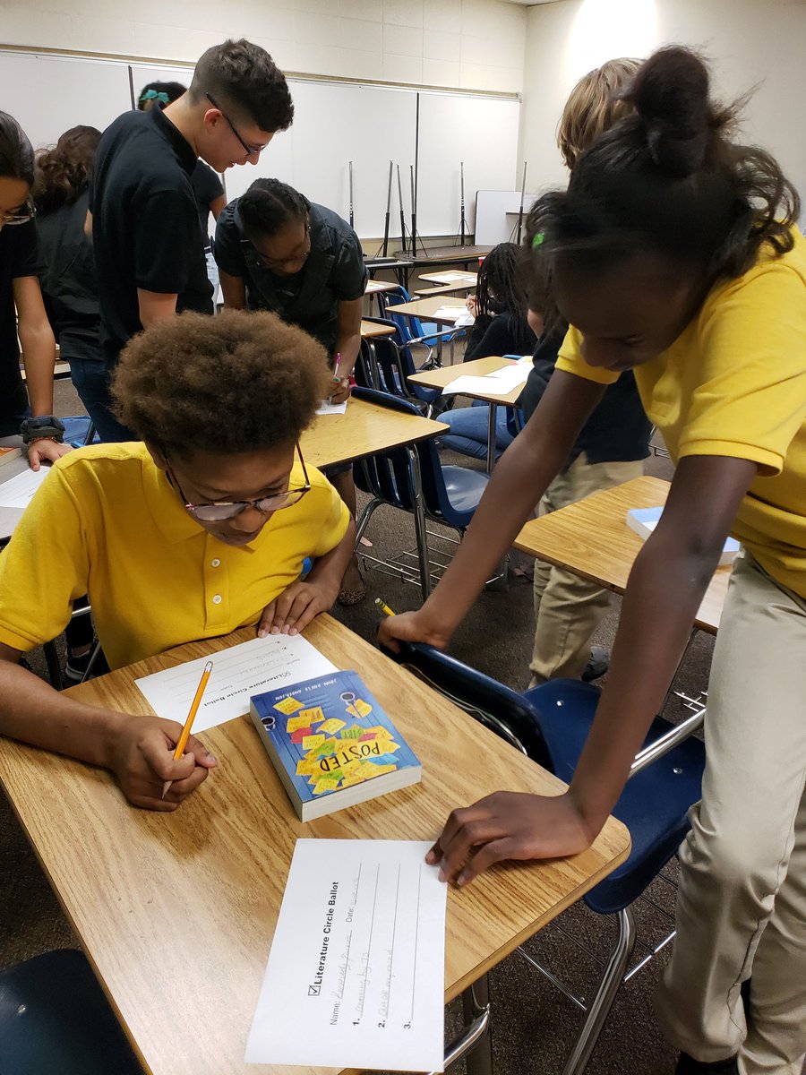 Churley65's tweet photo. First meeting of the Twin Creeks Reading Club @TwinCreeksMS1 #inmiddleweread #choosingthatjustrightbook https://t.co/BI4TyP9eVd