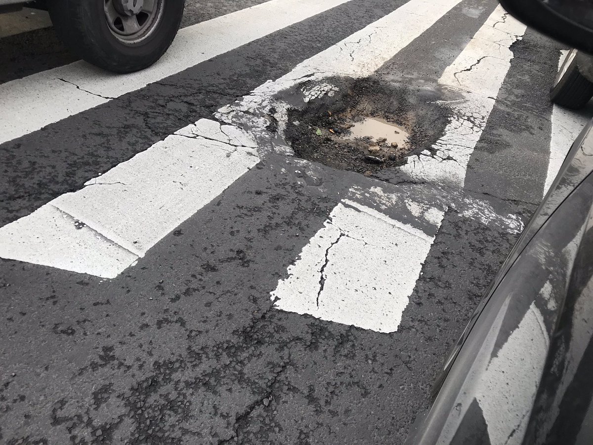 LuThompsonB's tweet image. No sé si en reforma hay una invasion de topos o están buscando petróleo .. y así está casi toda la cuidad 😡 cuando lo van a arreglar? @AlcCuauhtemocMx @retioDF @SOBSECDMX