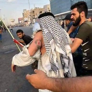 sedraa2000's tweet photo. جريحاً يا بلدي عهدتك ..
منذ ولادتنا وانت عليل... 
بين نكبات وحروب وحصار ... 
ما ذاق شعبك طعم السكون ...

ما كفاك من دمائنا ..
ماكفى تربتك من اجسادنا ..
ماكفى سمائك من صرخاتنا ..

جرحنا لايندمل.. 
جرحنا وطن ..
اسمه #عراق ..
#مظاهرات_العراق https://t.co/o0ncFctTkK